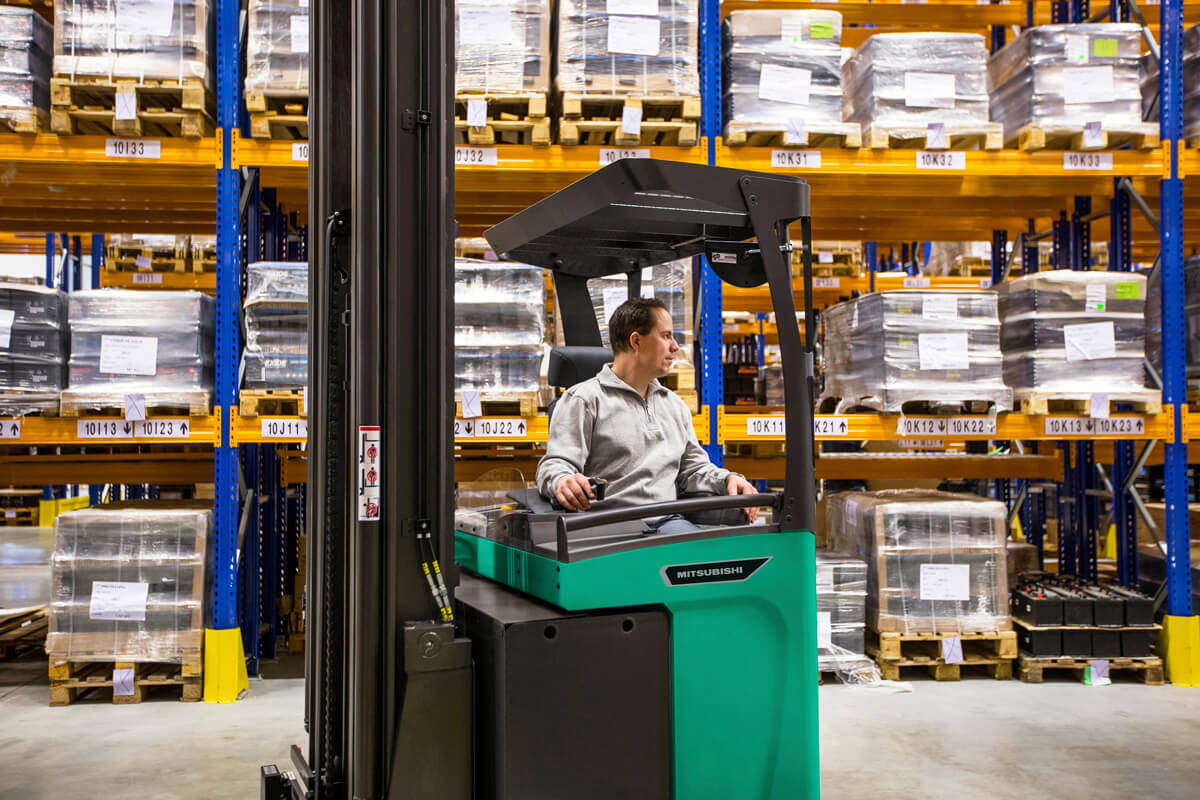 Reachtrucks en 4 weg reachtrucks